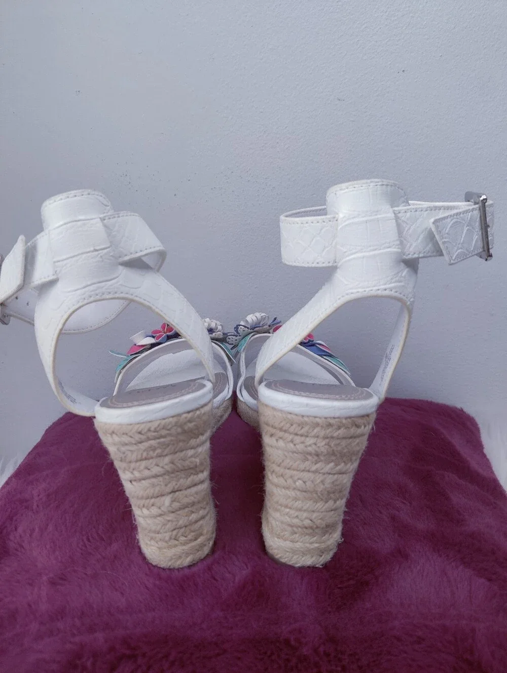 Impo White Floral Espadrille Wedge Sandals Ankle Strap Size 9M Croc Faux Leather